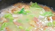 白菜豆腐保平安，秋天要多喝汤，这道汤营养丰富好喝极了