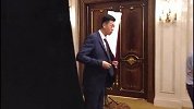 CBA状元大热王少杰拍定妆照 这稚嫩假笑你能坚持几秒？