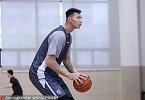 状态不错！易建联苦练中距离投篮或迎复出