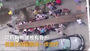 暖心！三轮车驾驶员突遭钢筋压身，30多名路人合力救人