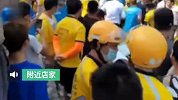 广州-外卖员与物业爆发肢体冲突，附近店家称警方已介入
