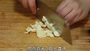 饭店的手撕包菜为啥那么好吃？焯水过油都做错了，看大厨怎么做