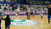 CBA-1718赛季-抢镜球员热身太可爱！刘炜爱子首次现场观战父亲比赛-新闻