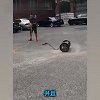 笑skr人！澳洲硬汉爆笑解说：失控的平衡车