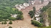 丹巴突发泥石流：吞噬村寨阻断河道形成堰塞湖 5800余人被疏