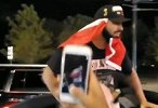 猛龙铁粉彻底嗨了！Drake坐超跑兜风肆意庆祝