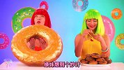 黄金甜甜圈VS普通甜甜圈，用甜甜圈做一个项链？太逗了
