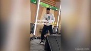 不会唱跳的篮球运动员成不了巨星！字母哥上演才艺秀