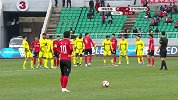桑一非前场高空任意球直接攻门 刘伟国快速拿球化解危机
