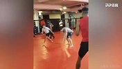 火箭全队UFC中心体验拳击 威少登哥齐出境
