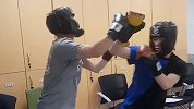 走错片场？韩男乒张禹珍安宰贤拳击PK 动作滑稽队友全程狂笑