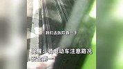 电动车相撞，伤者不愿叫120，民警果断用警车送医