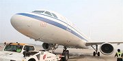惊险！福州长乐机场客车差点和飞机来了次亲密接触