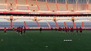 上港将士踩场训练三外援齐聚 积极备战榜首之战不容有失
