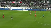 第31分钟杜塞尔多夫球员亨宁斯射门
