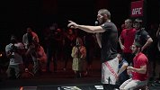 UFC-18年-遭嘴炮粉丝垃圾话挑衅 小鹰：再过3天你就会喜欢我的-花絮