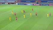 2-0!韩国中场头球直塞 李东炅抽射中内门柱入网