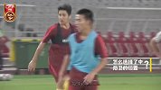 国足追光少年志—伊犁河畔走出的小国脚 也曾因想家哭鼻子