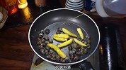 螺丝怎么炒好吃，简单又好吃的泡椒炒螺丝，超级开胃