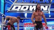WWE-16年-SD第882期：双打赛罗林斯&欧文斯VS安布罗斯&萨米辛-全场