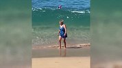 当海浪拍来吨位都成了摆设！家庭运动失误超搞笑集锦