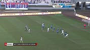 熊飞胸部停球强行倒钩射门 无奈偏出门框