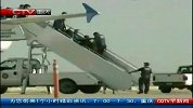 早间新闻-20120330-美“机长失控”航班机舱内视频公布