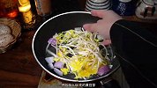 鹅蛋怎么样做比较好吃，简单又好吃的鹅蛋炒黄豆芽，超级开胃