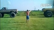 搞笑-20120228-这卡车做得质量太差了吧