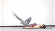 美女这套拉伸动作超级简单有效 纤细双腿小蛮腰完美身材尽显