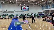 退役名宿打不过小学生？雷阿伦与小球员斗牛集锦
