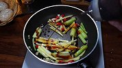 土豆丝炒几分钟能熟，土豆丝像我这样炒4分钟就能熟