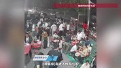 天气突刮大风，老板拿喇叭霸气喊话“免单”，老板娘：损失数千元