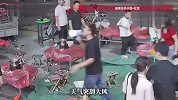 天气突刮大风，老板拿喇叭霸气喊话“免单”，老板娘：损失数千元
