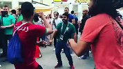 真·世界一家亲！ 俄罗斯街头多国球迷一起跳舞