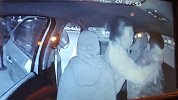 出租车司机回应被女乘客强吻：她没喝酒 最终没吻到我