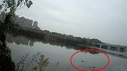 市民将湖面漂浮的醉酒女错认成“浮尸”报警 下一刻感动众人