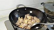 香菇烧鸡最好吃的做法，香菇滑嫩，鸡肉鲜香入味，比大盘鸡还好吃
