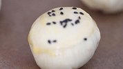 【蛋黄酥】一口咬到酥皮蛋黄超满足，这个中秋拒绝油腻！
