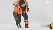 陈学冬冒生命危险爬4800米雪山 心力交瘁山顶激动落泪