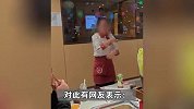 莫名心酸！海底捞女员工跳“科目三”，肢体僵硬面无表情跳完