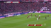 杜塞尔多夫后场断球快速反击 诺伊尔奋力扑救力保球门不失