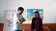 短剧：女总裁发现钱包被盗，被店主栓门口看店，秘书来后解气了
