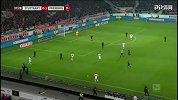 第37分钟弗赖堡球员林哈特抢断成功