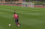 网友FIFA18恶搞曼联后卫 “瓦不传”绝技再现江湖