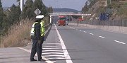 女司机错过匝道高速倒车500米 被罚200扣12分