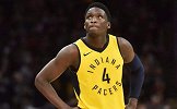 轻松飞跃五人完成扣篮！奥拉迪波17岁就有如此暴力弹跳