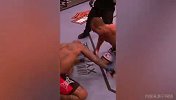 UFC经典对决！下勾重拳打懵对手收下胜利