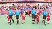 京鲁大战一触即发！双方球员并肩入场 格德斯新发型亮相