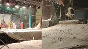 河南农村春会草台戏班遇暴雪：观众寥寥，艺人冒雪吹拉弹唱